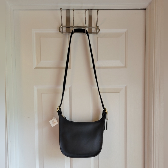 Coach Handbags - BNWT Coach Janice's Legacy Bag crossbody black leather adjustable strap